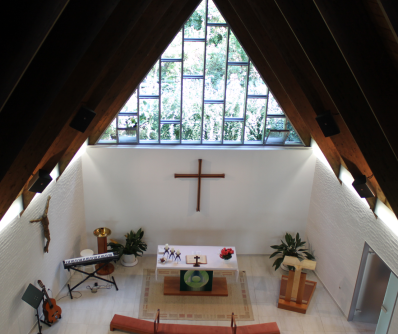 Die Trinitatiskirche mit Blick auf den Altar von oben. (c) DerHHO - Eigenes Werk, CC BY-SA 3.0, https://commons.wikimedia.org/w/index.php?curid=18038420
